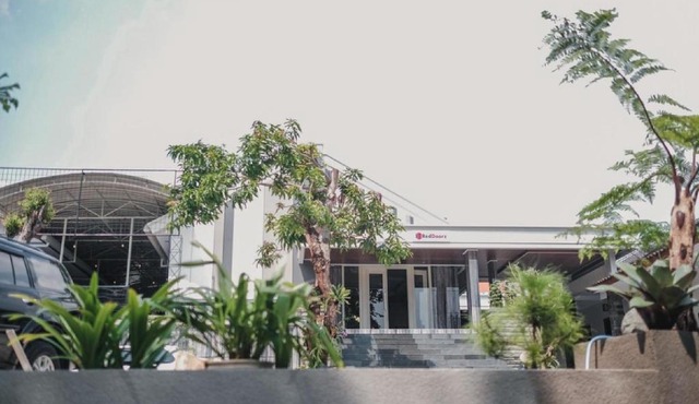 RedDoorz Plus @ Jalan Dr. Cipto Mangunkusumo Lampung in Lampung