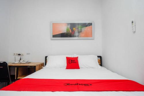 RedDoorz Plus near Patung Kuda Undip in Jatingaleh