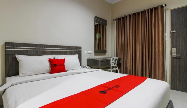 RedDoorz Plus Syariah @ Jalan Sriwijaya Medan in Medan