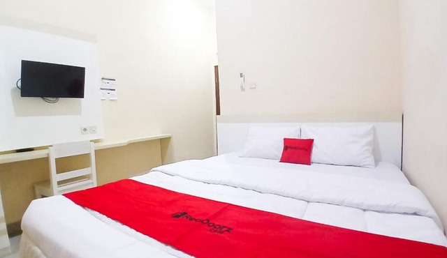 RedDoorz Syariah at Homestay Syariah Attin Tugu Jogja