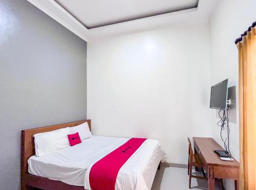 RedDoorz Syariah near Suncity Waterpark Sidoarjo in Sidoarjo