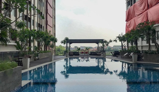 Relaxing Studio Apartment At Lrt City Jatibening