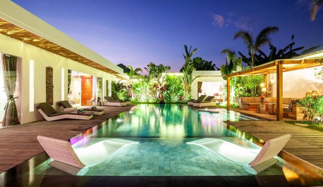 Seminyak 5 bd villa avec Chill-out extérieur in Seminyak