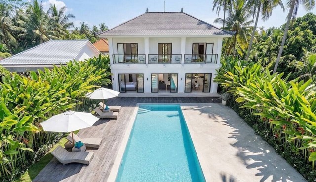 Serene 3BR Villa w Huge Pool+Garden Central Ubud in Sukawati