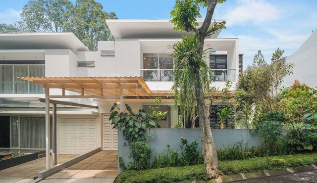 Shafia Villa by Kozystay - Dago in Bandung