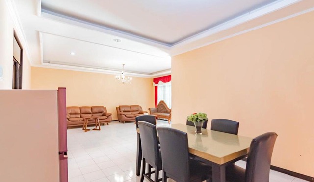 Shofy Guest House Mitra RedDoorz in Bandung