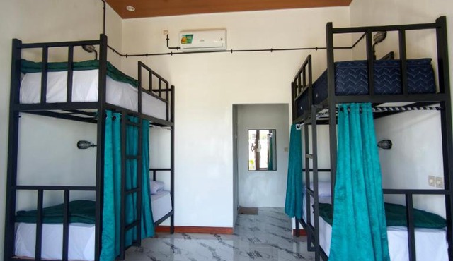 Snooze hostel lombok in Selong Belanak