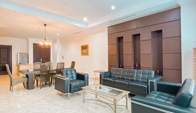 Spacious And Modern Look 3Br Bellezza Apartment