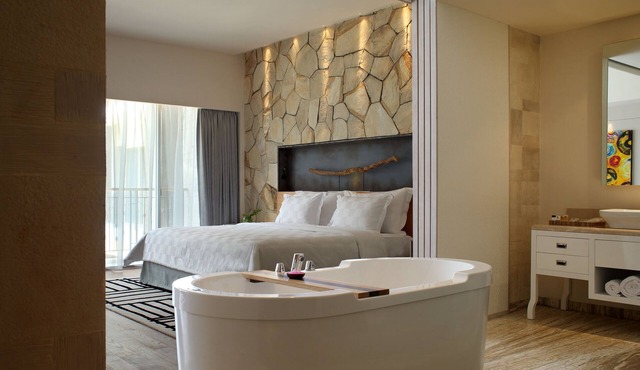 Spacious Modern Suite with Free Minibar Items (T Sand Suite21)