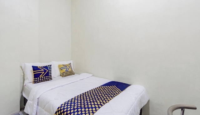 SPOT ON 93967 Hasna Guest House Syariah in Kediri