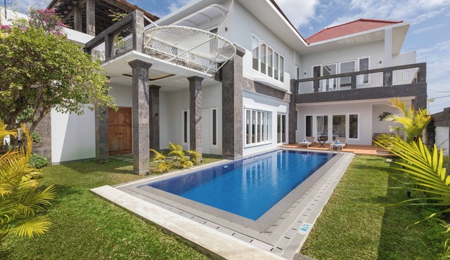 Stunning, 5-Bedroom Villa with GWK View in Ungasan in Ungasan
