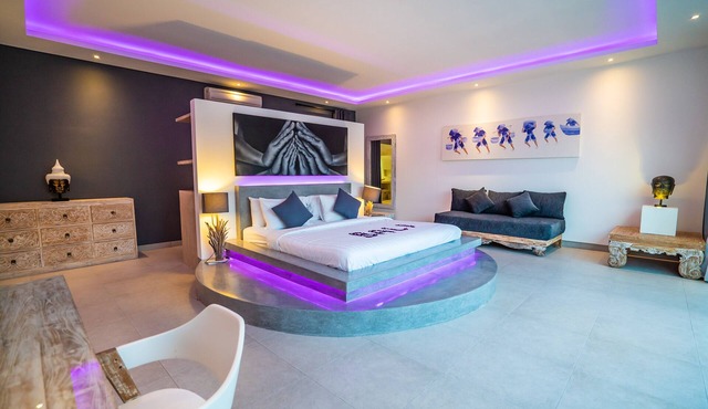 STUNNING ARCHITECT 12 BEDROOM VILLA, 3 HUGE 17M POOL, CATERING, SEMINYAK in Seminyak