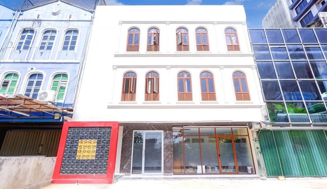Stylish DBL Suite Escape W/Free WiFi and Parking in Batam