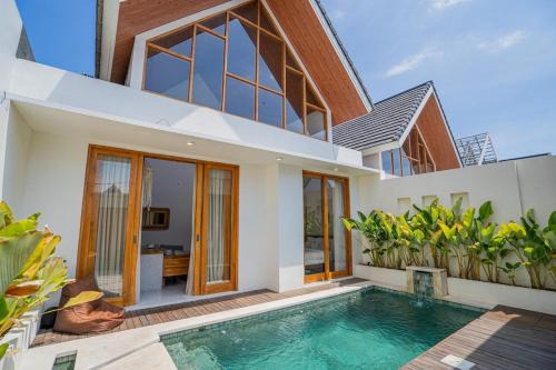 Sunrise Oasis - 2BR Villa in Kerobokan in Denpasar
