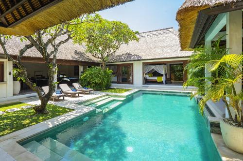 Superb and Elegant 3-Bedroom Villa Close to the Beach