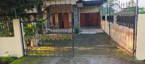 Tepi Sawah Family Guesthouse in Potrojayan