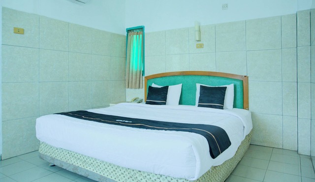 Townhouse Oak Palembang Near Jembatan Ampera Formerly Azzura Hotel