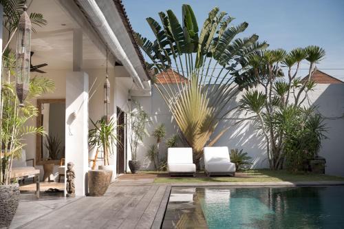 Tropical 3bdr poolvilla in heart of Seminyak