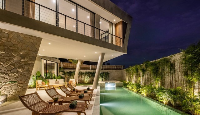 Tropical Garden | Outdoor Soaking Bath | Canggu in Canggu
