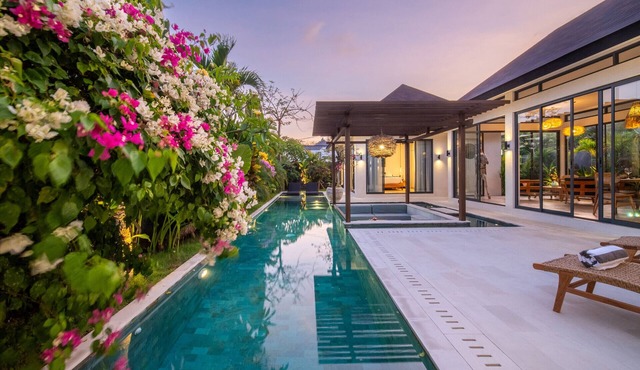 Tropical Pool Villa King Bedrooms Uluwatu in Uluwatu
