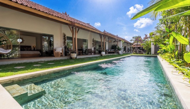 Tropical retreat connected 8bdrs villas in Bingin in kabupaten bandung