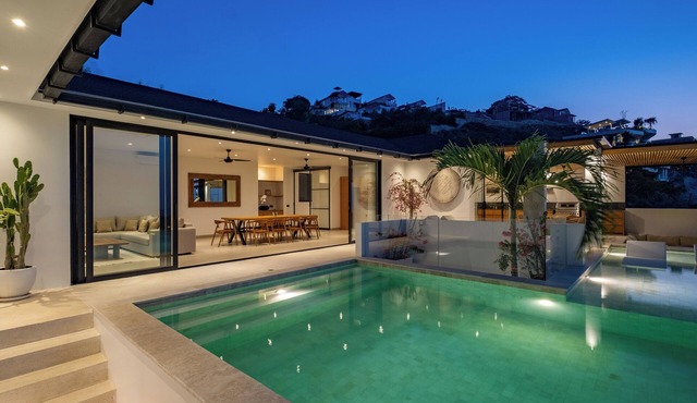 ULUWATU LUXURIOUS VILLA 4BR, POOL, GYM, OCEAN AND GOLF VIEW in Bali