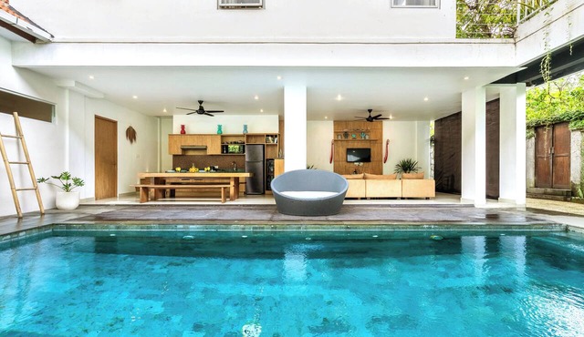 Up to 16 Pax, 2 Villas - Right by the beach in Seminyak