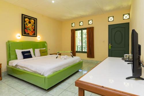 Urbanview Hotel Griya Astoeti 2 Cisarua Puncak in Kopo 2