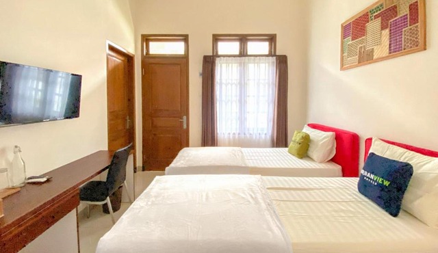 Urbanview Raden Mansion Jember