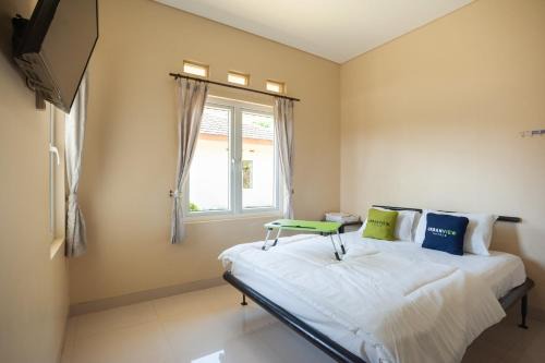 Urbanview Resort Adang Zecky Cisarua Puncak by RedDoorz in Sampal 2