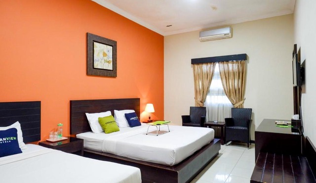 Urbanview Solo Tiara Hotel in Grogol