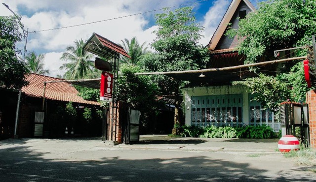 Vaccinated Staff - OYO 1230 Kampoeng Osing Syariah Guesthouse in Banyuwangi