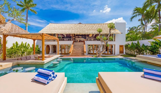 Villa Atlanta - Luxury 7BDR, Prime Location in Kecamatan Kuta