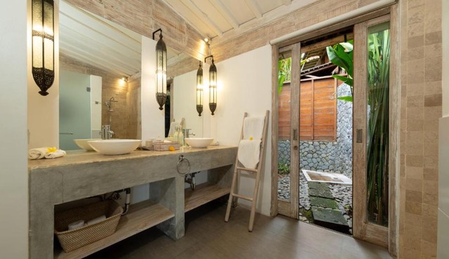 Villa Mannao by Villa Finder