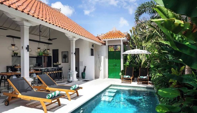 Villa Nago · 2 King Suites · Walk to Potato Head in Kerobokan Kelod