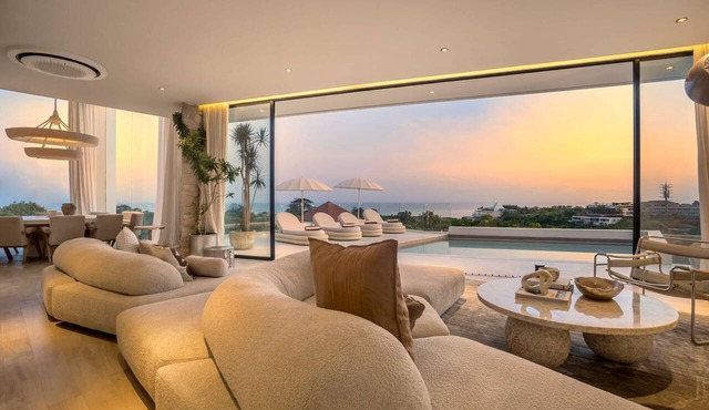 Villa Namiko with 4 bedrooms and 4 bathrooms in Pecatu