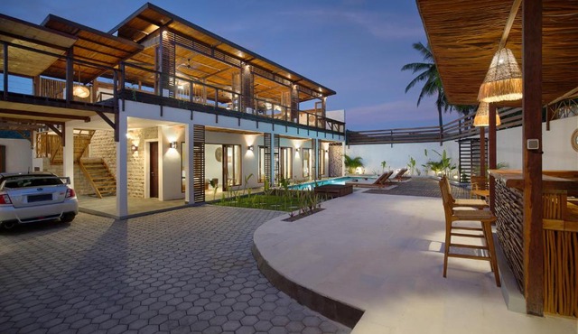 Villa Sakura. Luxury 3 Bedroom Villa. in Selong Belanak
