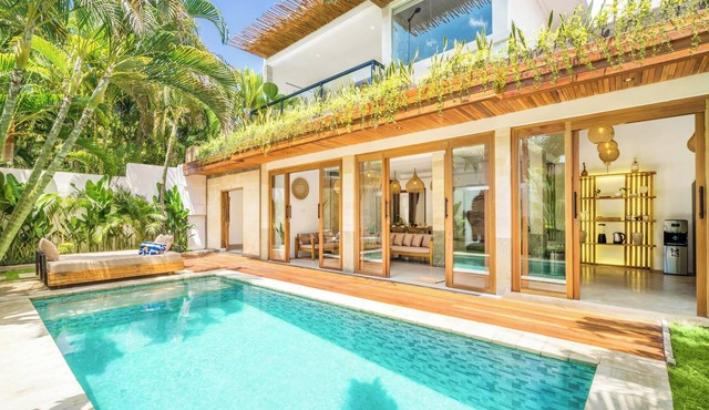 Villa Tokyo - 3BDR - 3 min walk to KU DE TA beach in Kuta