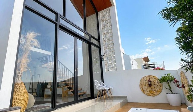 Villa With Jacuzzi, Damar Ningrum 3