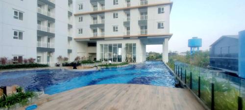Well Furnished and Homey Studio (No Kitchen) Apartment at Suncity Residence By Travelio in Sidoarjo