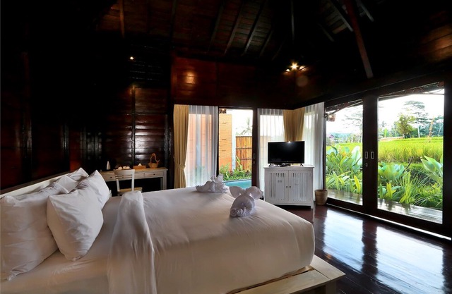 Beautiful Villa with Private Pool overlooking to Rice Field in Tegallang