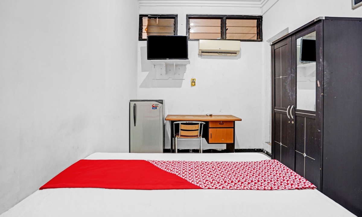 Surabaya Hotel | OYO Life 90791 Royale Margorejo