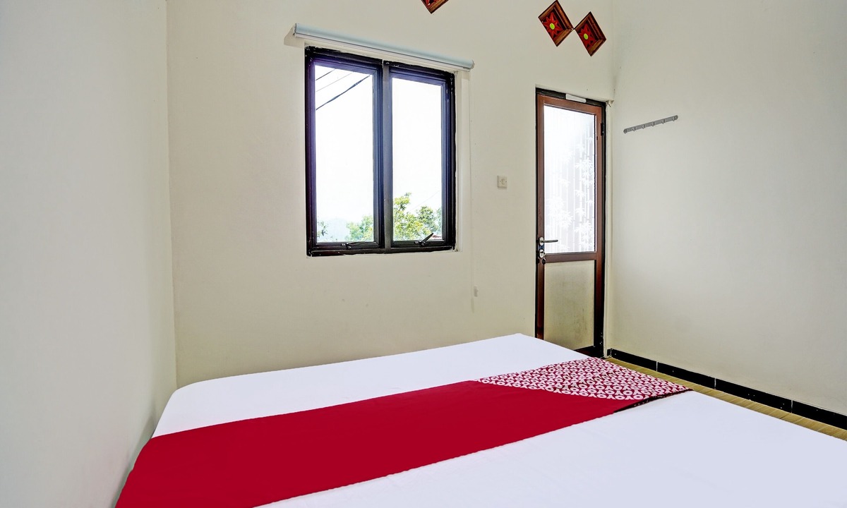 Briket Hotel | OYO 92049 D'jamus Resort Telaga Ngebel
