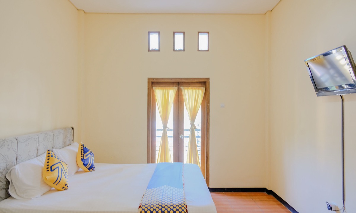 Briket Hotel | SPOT ON 2448 Hotel Tlogorejo 2
