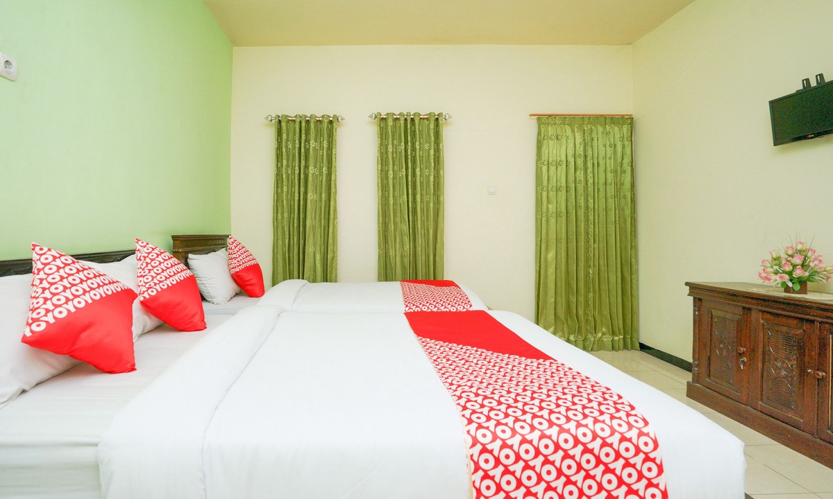 Probolinggo Hotel | OYO 1639 Penginapan Anggrek Syariah 1