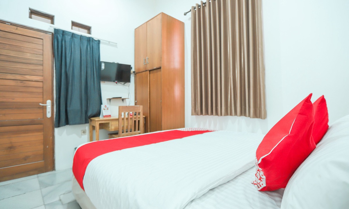 Kebon Kacang Hotel | OYO 150 Harmoni Residence