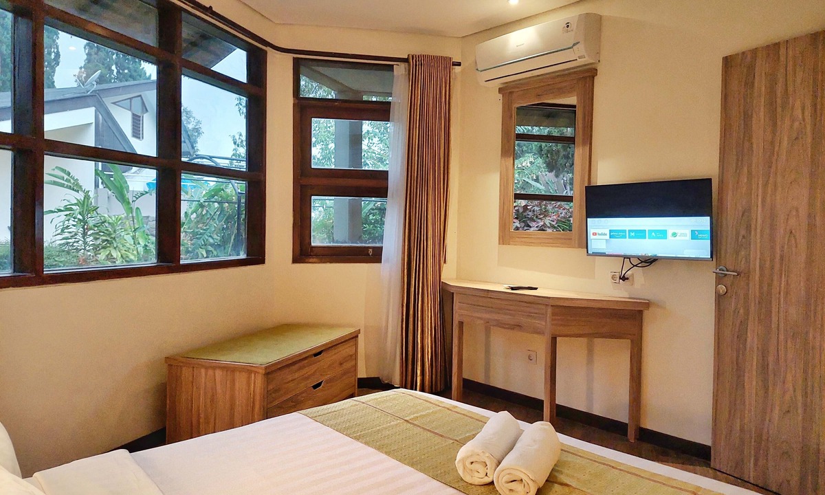 Oro Oro Ombo Villa | Villa 4-BR Klub Bunga No. 8 Batu Malang