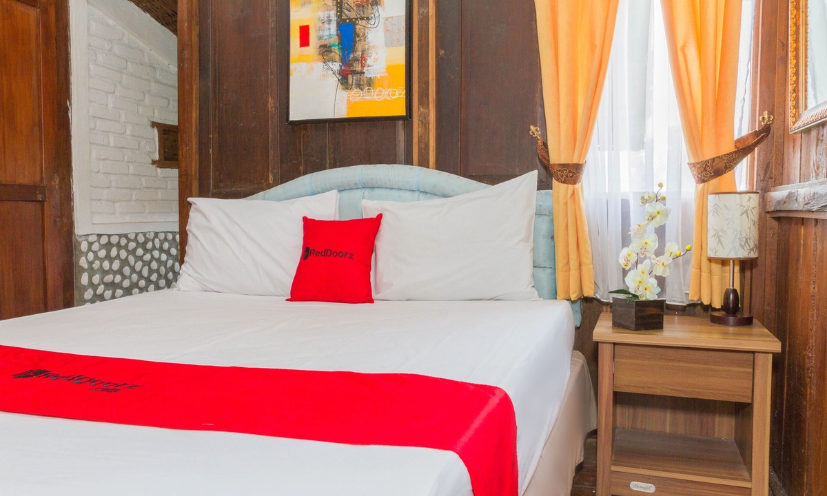 Parongpong Hotel | RedDoorz near Kampung Gajah 2