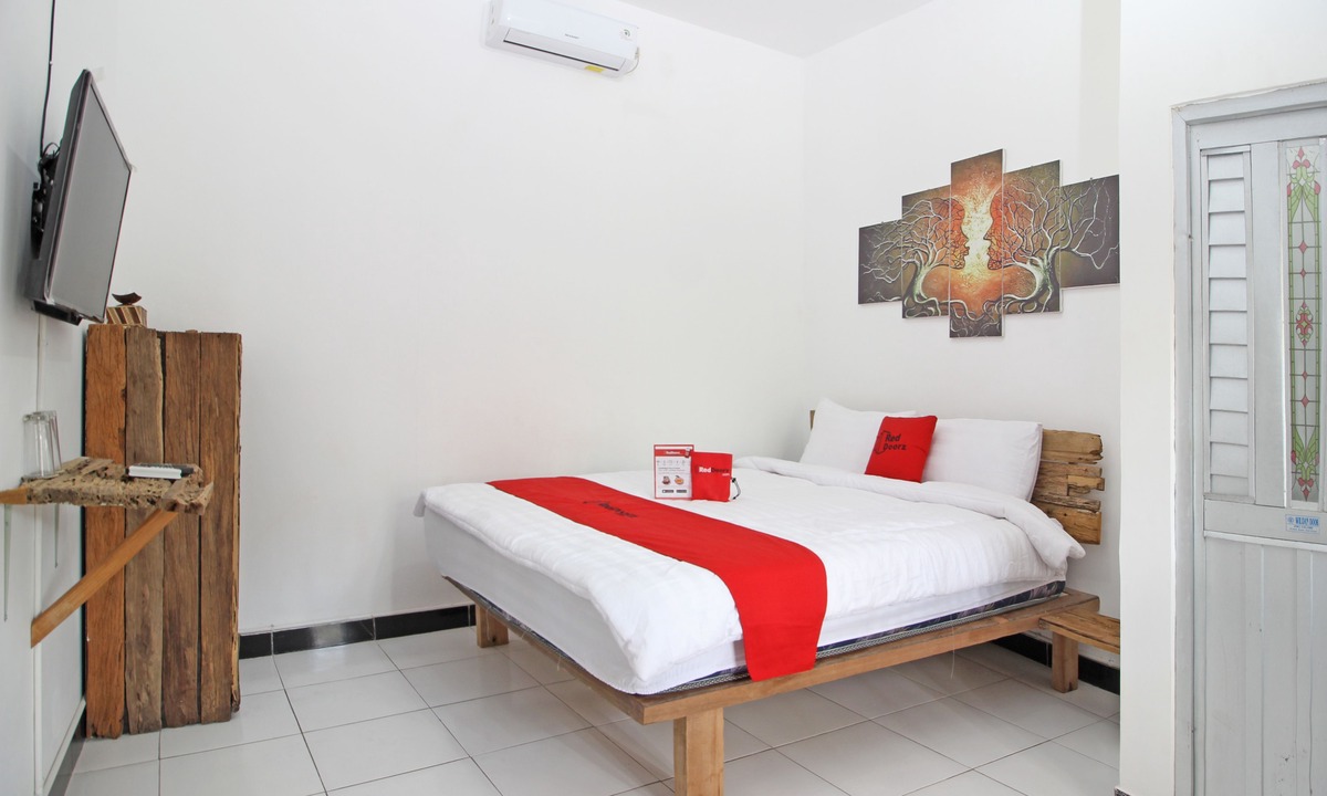 Mertoyudan Hotel | RedDoorz Syariah near Akmil Magelang