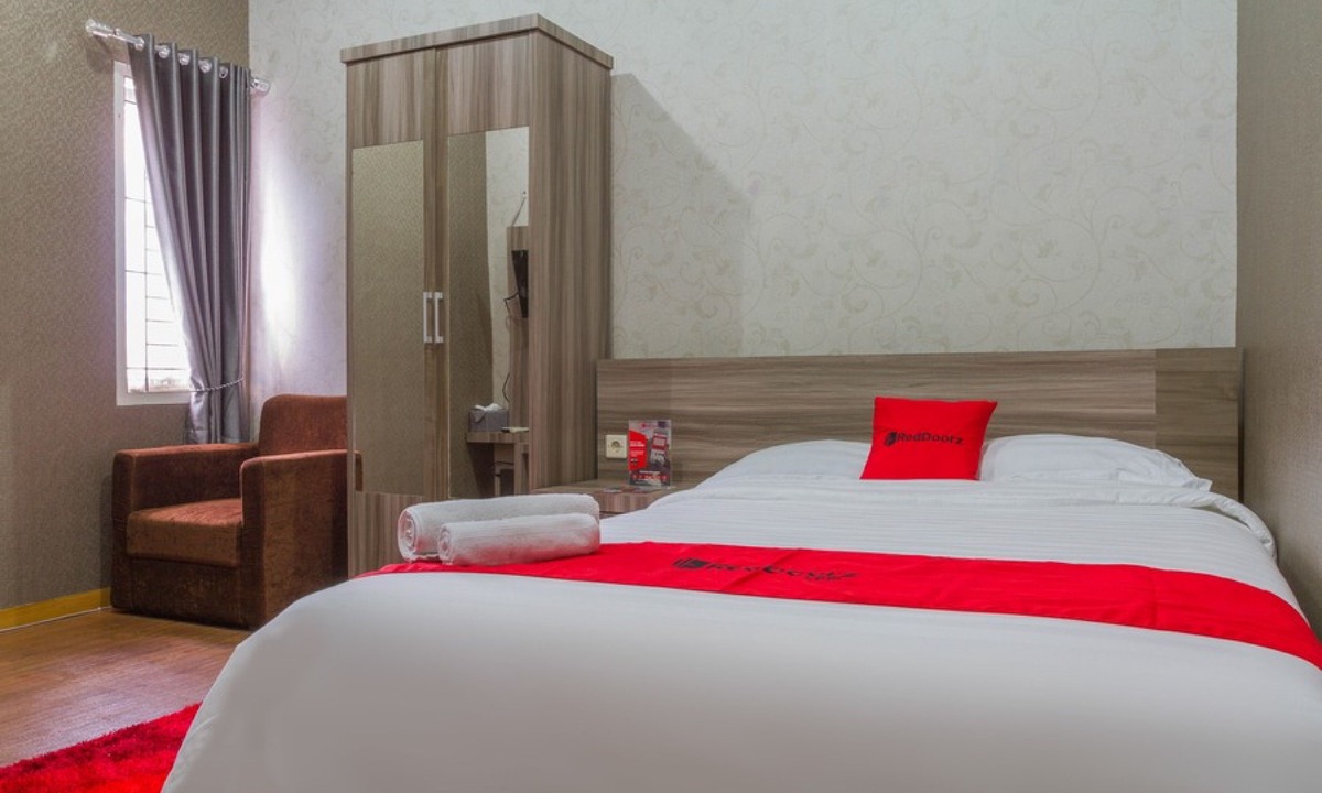 Cileunyi House | RedDoorz Plus near IPDN